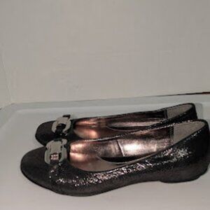 NWOT  SOLOS By Soft Spots Leather Upper Gray  Flats Size-7.5